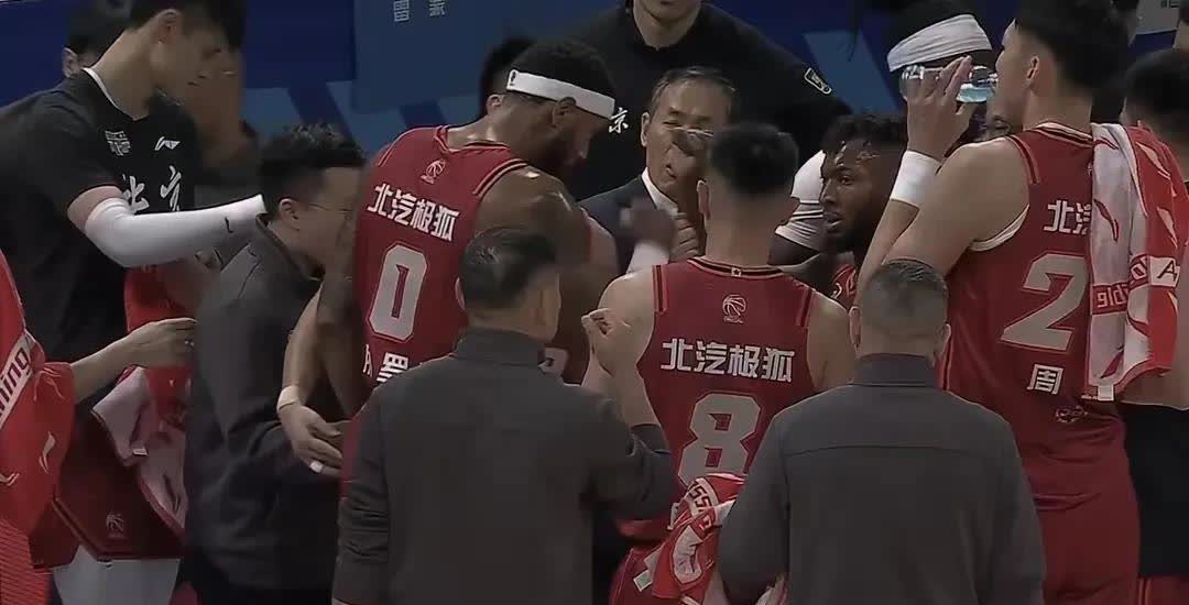 强队淘汰赛首战告捷，直面最后一站全力以赴(10支队伍进行淘汰赛,最终决出冠军,总共比几场)