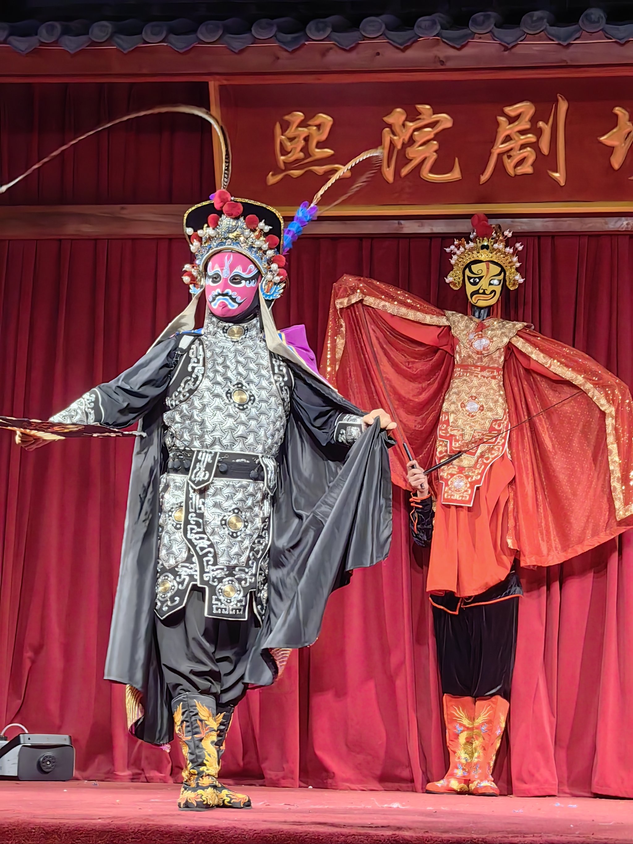 川剧变脸大师现场表演，增添活动亮点的简单介绍