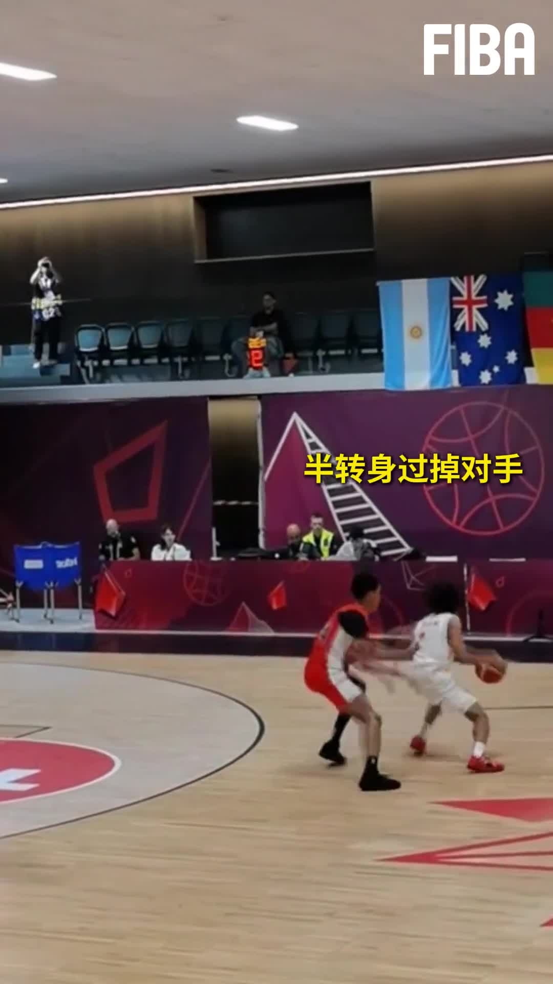 FIBA分享三篮世界杯精彩瞬间：裁判兼职动作指导的简单介绍
